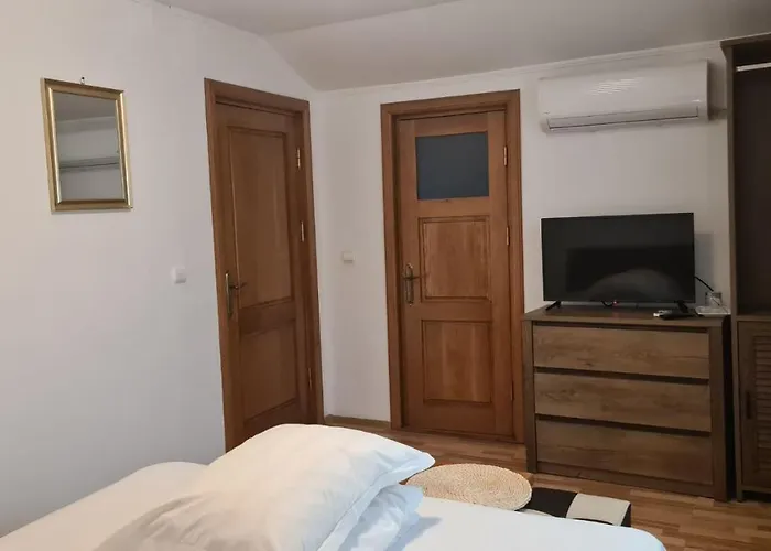 Hanul AncuteiPensiune